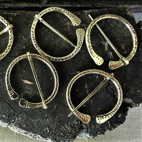 Stamped Brass Penannular Brooch 4cm