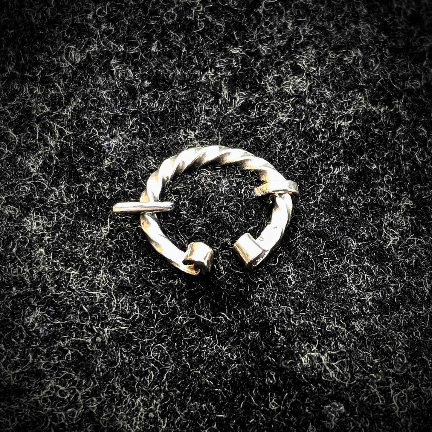 Sterling Silver Twist Penannular Brooch 1cm