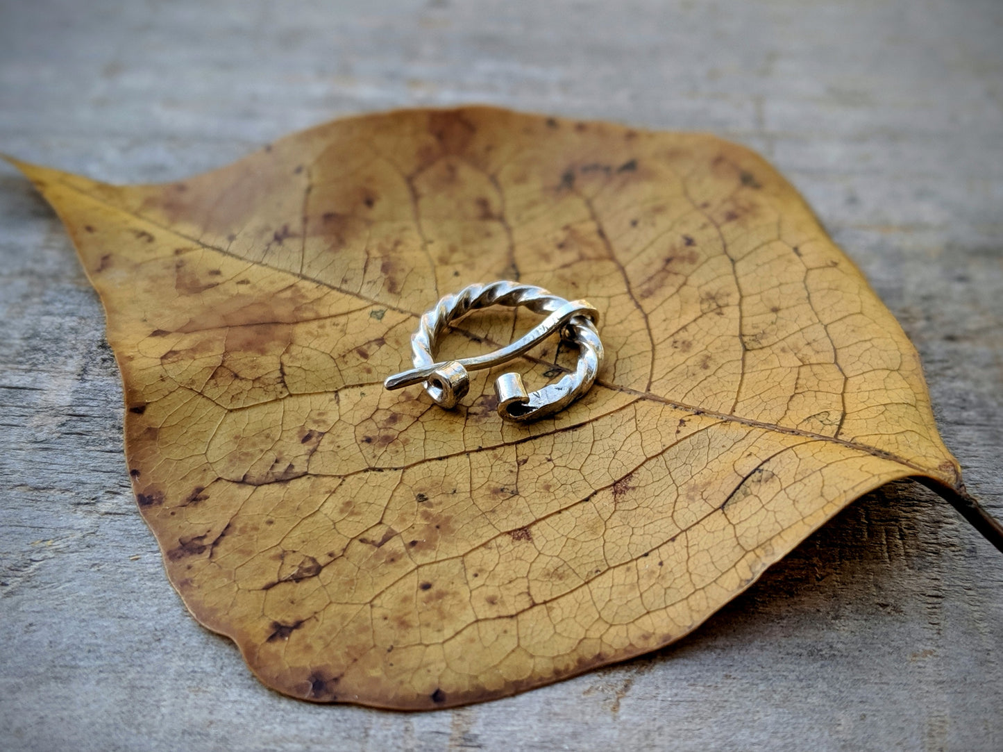 Sterling Silver Twist Penannular Brooch 1cm