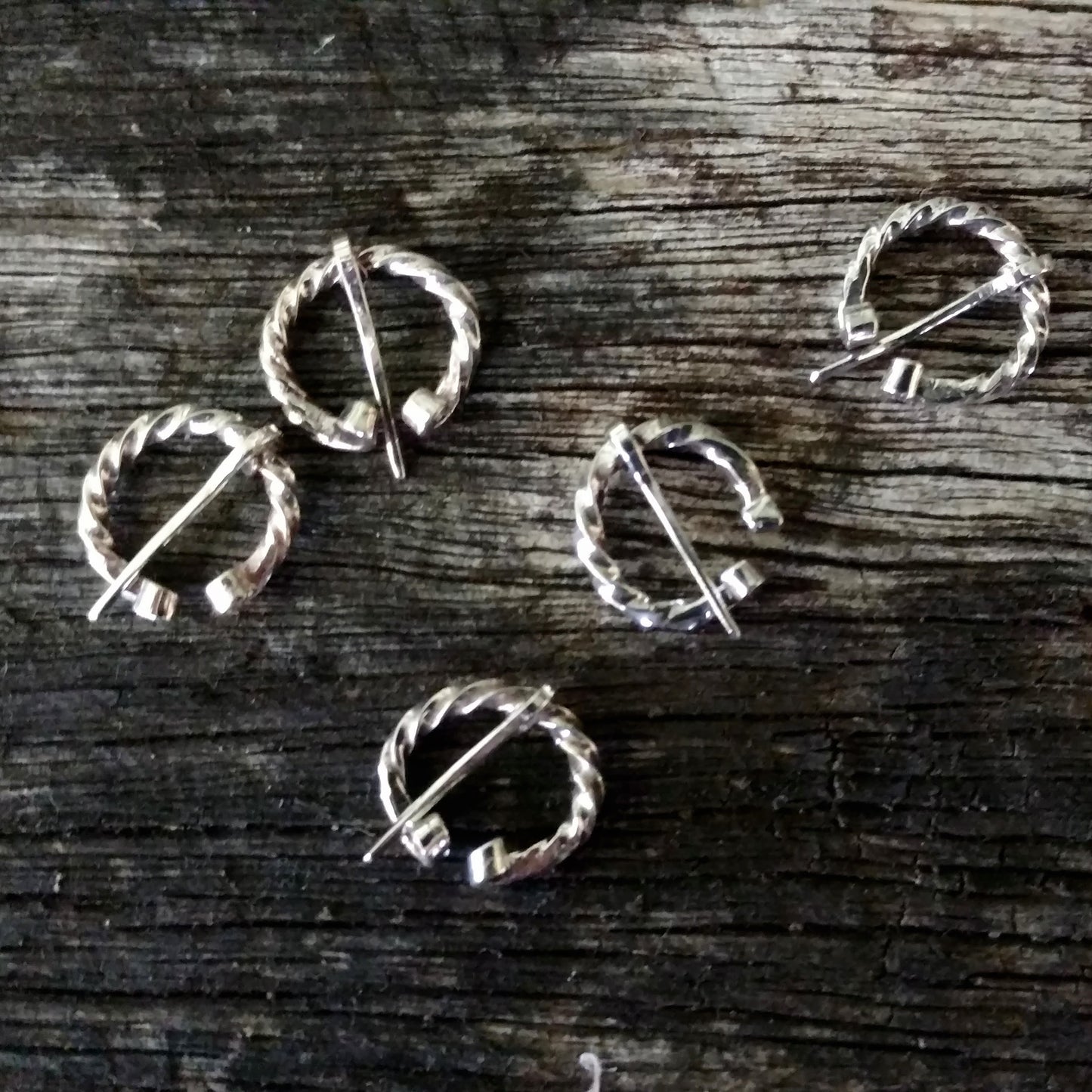 Sterling Silver Twist Penannular Brooch 1cm