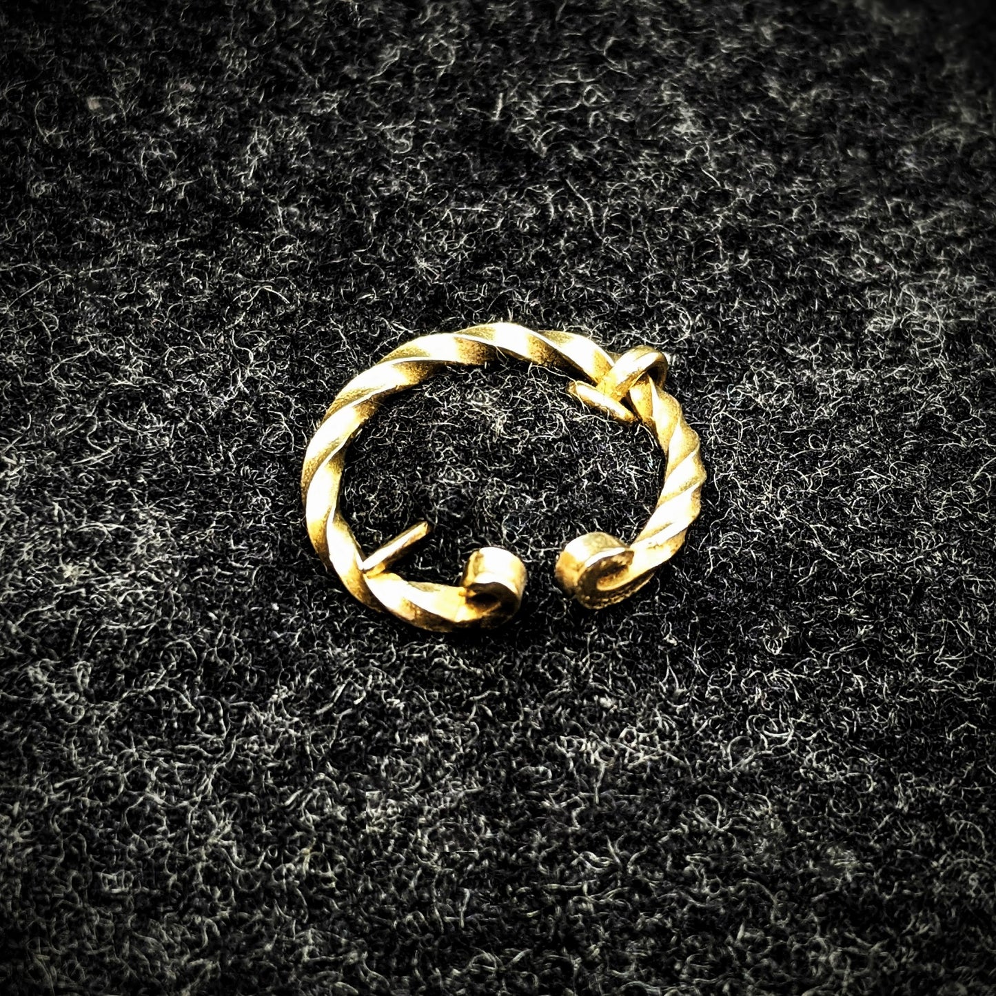 Brass Twist Penannular Brooch 1cm